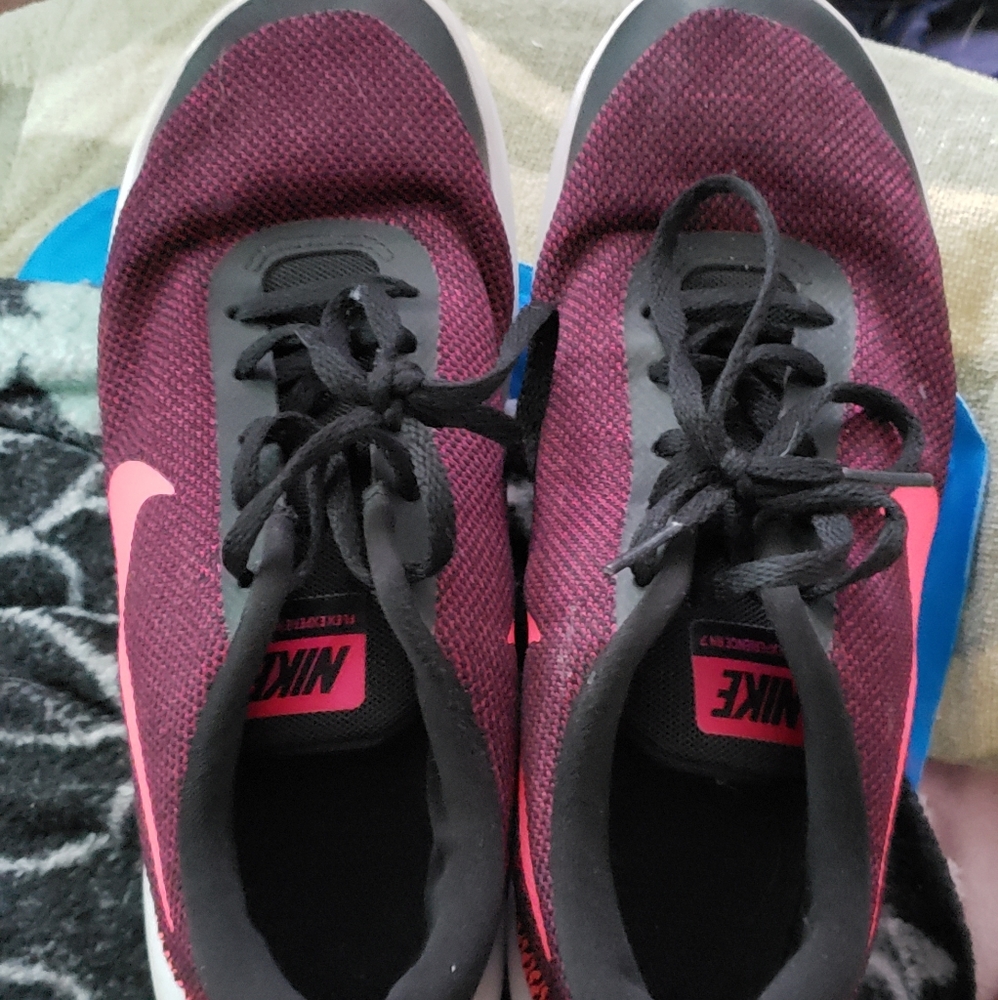 Nike tennis shoes
